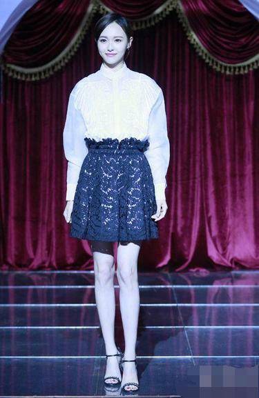 唐嫣最新春季街拍 私服搭配品味更贊