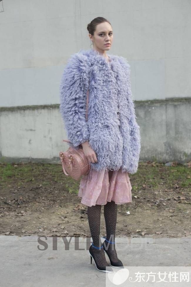 潮人街拍示范洋氣皮草穿搭 這樣穿才不顯土
