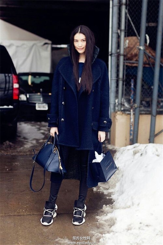 中國(guó)超模何穗街拍寫(xiě)真