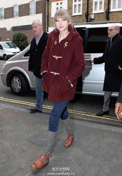 歐美街頭明星們混搭出行彰顯個(gè)性生活