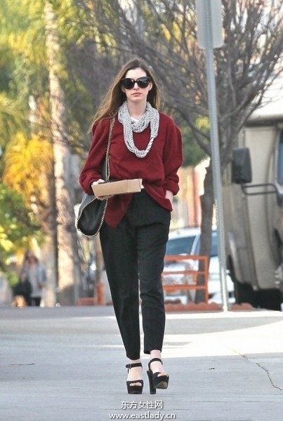 歐美街頭明星們混搭出行彰顯個(gè)性生活