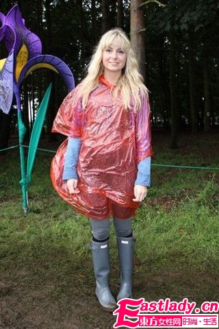 2011初秋歐美明星街拍 流行元素多樣化