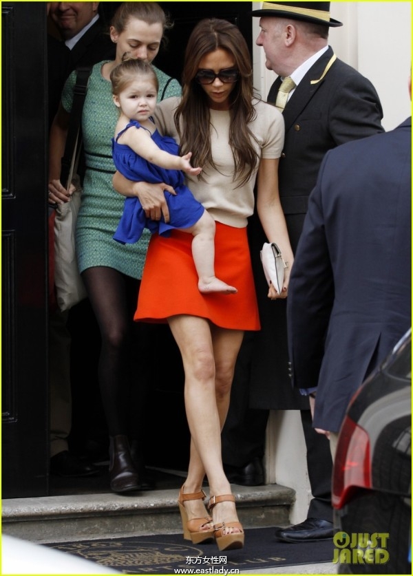 歐美明星 辣媽 攜子出行 街拍更有范