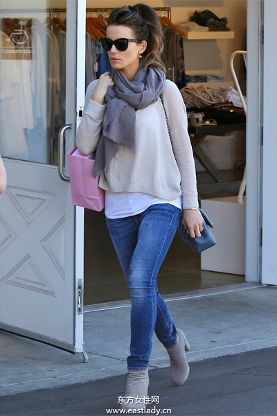 歐美明星初春優(yōu)雅出街 盡情詮釋時(shí)尚