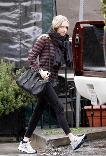 歐美街頭明星們混搭出行彰顯個(gè)性生活