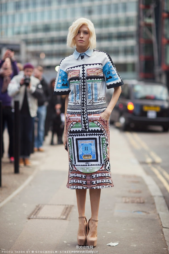 二月下旬歐美街頭看時(shí)尚達(dá)人如何穿衣搭配