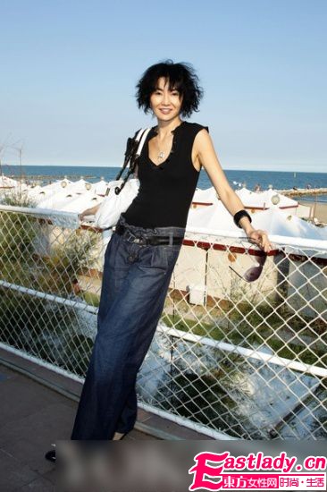 大明星愛(ài)上闊腿褲 隱藏贅肉各有高招