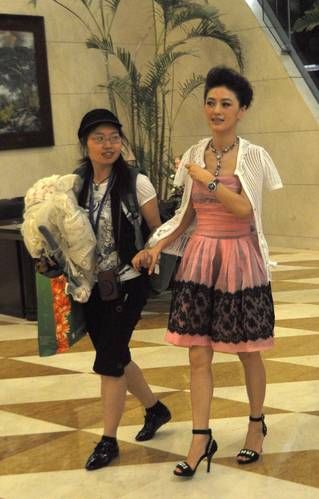 國(guó)內(nèi)女星街拍各領(lǐng)風(fēng)騷