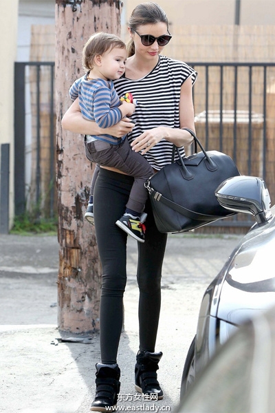 歐美女星優(yōu)雅出街盡情詮釋時尚潮流風格