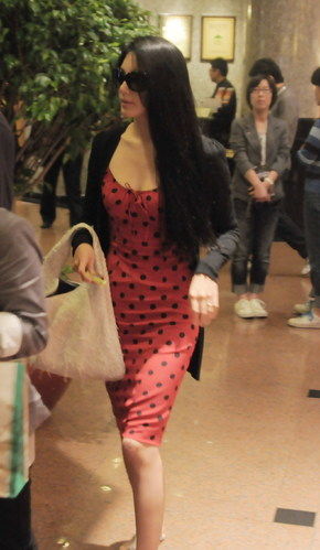 國內(nèi)女星街拍各領(lǐng)風(fēng)騷