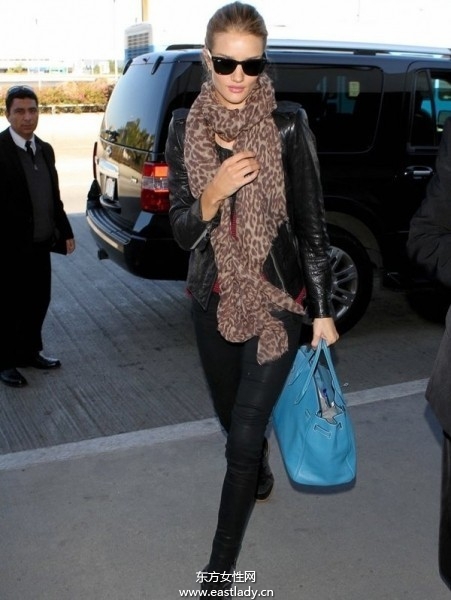 歐美街頭明星們混搭出行彰顯個(gè)性生活