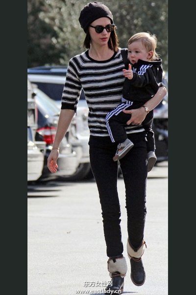 歐美女星優(yōu)雅出街盡情詮釋時尚潮流風格