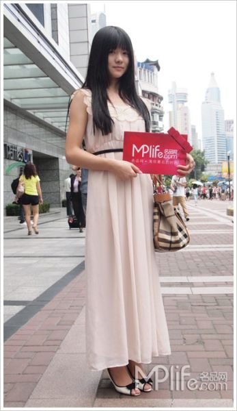 滬上街拍 看看誰的街頭裙裝最I(lǐng)n