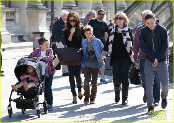 歐美明星 辣媽 攜子出行 街拍更有范