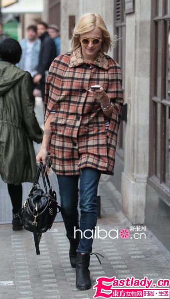 街拍英國(guó)美女主播It Girl菲妮-科頓 (Fearne Cotton) 精彩街頭穿搭秀