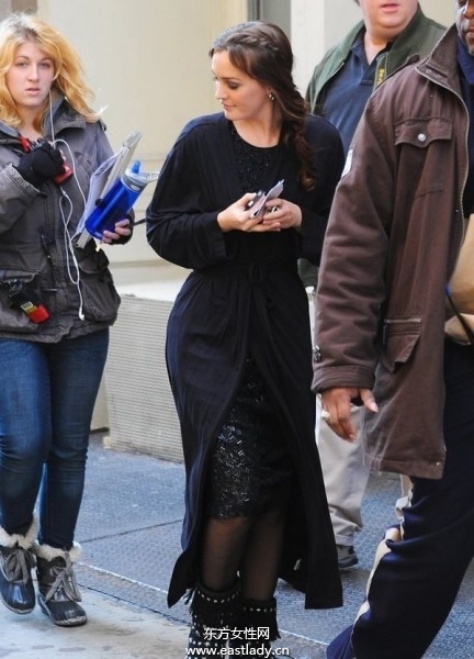 歐美街頭明星們混搭出行彰顯個(gè)性生活