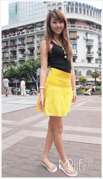 滬上街拍 看看誰(shuí)的街頭裙裝最I(lǐng)n