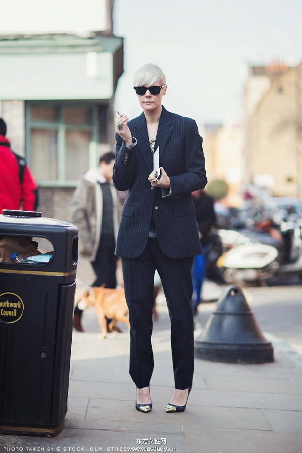 二月下旬歐美街頭看時(shí)尚達(dá)人如何穿衣搭配