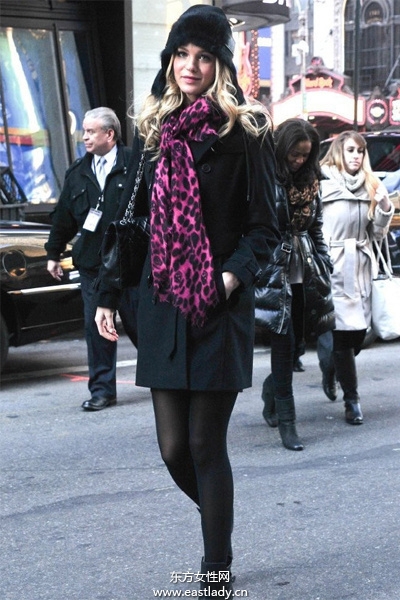 歐美女星優(yōu)雅出街盡情詮釋時尚潮流風格