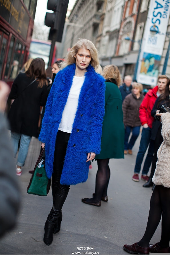 二月下旬歐美街頭看時(shí)尚達(dá)人如何穿衣搭配