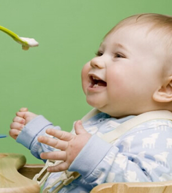 嬰兒飲食調(diào)理 飲食調(diào)理打造寶寶健康體質(zhì)