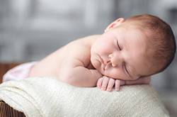 嬰兒幾個(gè)月可以把尿 給寶寶把尿的注意事項(xiàng)