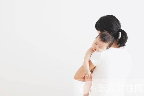 在家給嬰兒理發(fā)的四大步驟需做好 寶寶理發(fā)常識(shí)要知道