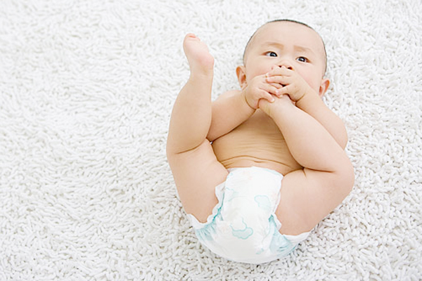 嬰兒大便有泡沫怎么辦 揭嬰兒大便的七種異狀