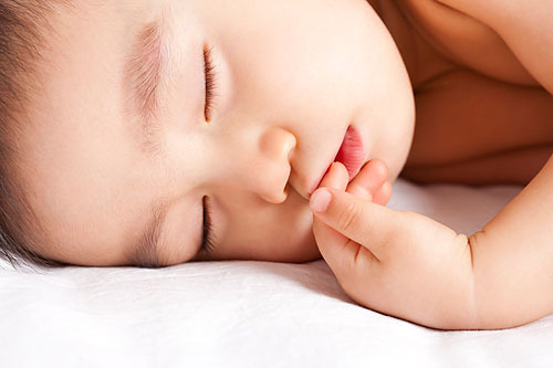 母乳不夠怎么辦 通乳及加強營養(yǎng)雙管齊下