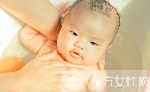 新生兒臍帶該怎么護(hù)理 新生兒臍帶不脫落怎么辦