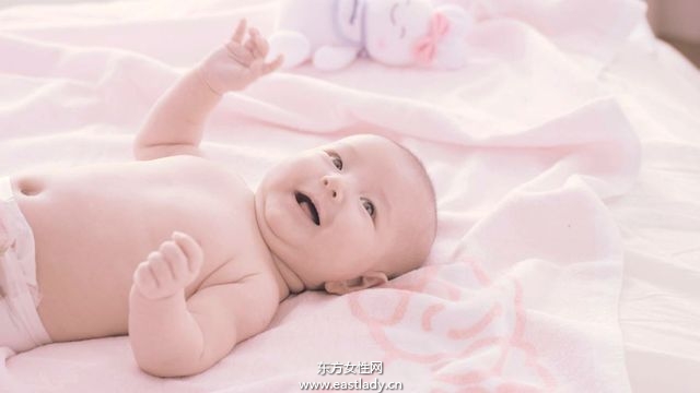新手媽媽如何喂奶 輕松哺乳三姿勢