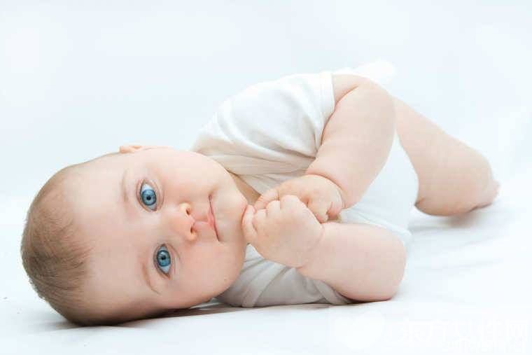 5個(gè)月寶寶輔食食譜 5個(gè)月寶寶不能吃的食物