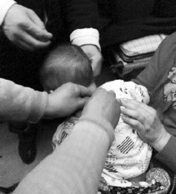 1歲男童酒精擦身致死亡 哪些退燒土法不能信