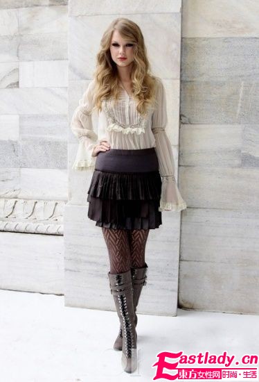 女星增高有秘訣 街頭吸睛靠長(zhǎng)靴