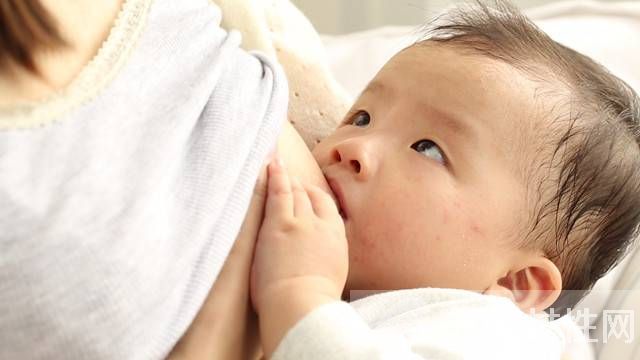 母乳喂養(yǎng)注意事項(xiàng) 母乳喂養(yǎng)6小技巧寶媽們須知