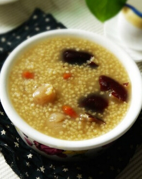 紅棗的吃法 紅棗小米粥補(bǔ)脾潤燥