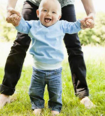 經常給孩子熱水泡腳當心變成扁平足