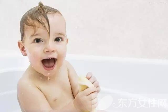 洗澡時(shí)的6種游戲有助于寶寶智力開發(fā)