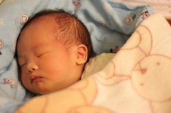 夏季新生兒如何護(hù)理 這些護(hù)理禁忌一定要準(zhǔn)守哦