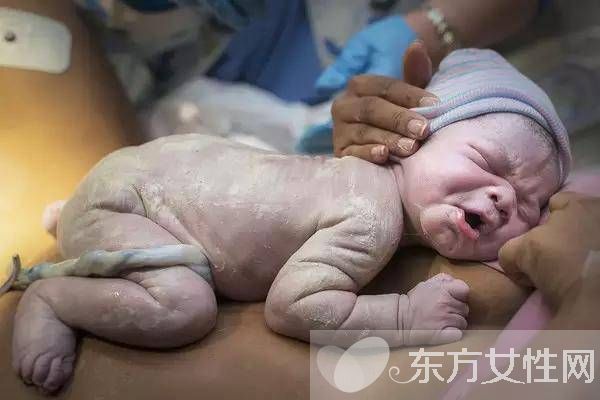 初生嬰兒臍帶護(hù)理方法 出現(xiàn)這些情況應(yīng)及時(shí)就醫(yī)