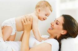 冬天如何護(hù)理新生兒 清潔護(hù)理用品使用越少越好