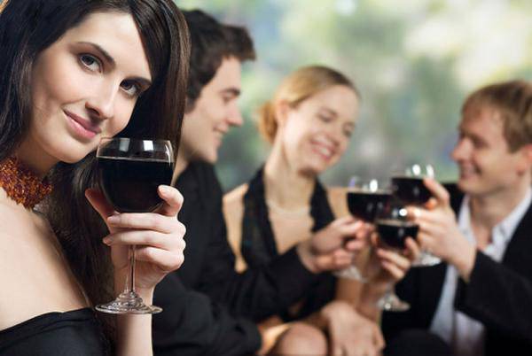 喝酒可幫你緩解痛經(jīng) 但需適量