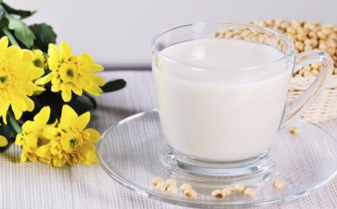 女人吃什么易得乳腺癌 喝豆?jié){竟容易乳腺癌