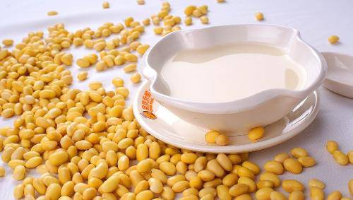 女人吃什么易得乳腺癌 喝豆?jié){竟容易乳腺癌