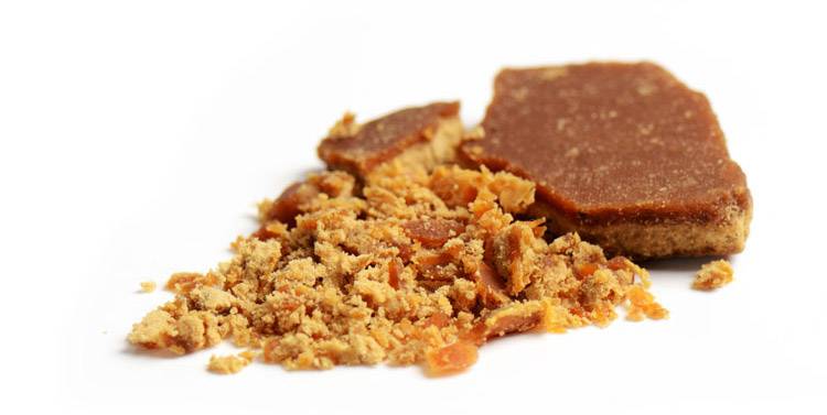 女性蹺二郎腿需注意 易引發(fā)痛經(jīng)加重