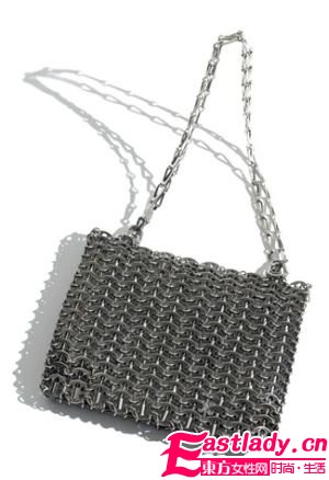 76歲西班牙設(shè)計(jì)師Paco Rabanne復(fù)出 重新推出鎖甲包