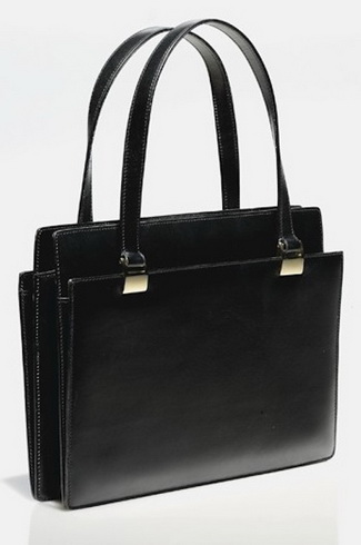 英國前首相瑪格麗特撒切爾曾經(jīng)用過的手提包 成交價格為25000英鎊