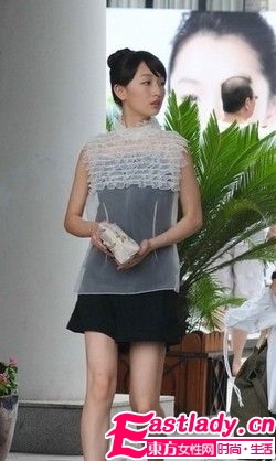 Miu Miu 2011系列手袋單搭肩挎背造型低調(diào)隨意