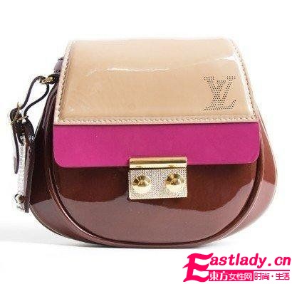 誰(shuí)說(shuō)復(fù)古不可鮮艷 看LV包袋最炫中性風(fēng)