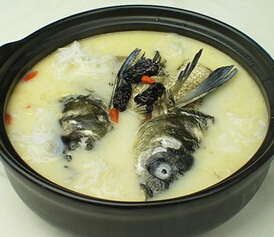 孕婦下肢浮腫怎么辦 紅棗黑豆燉鯉魚